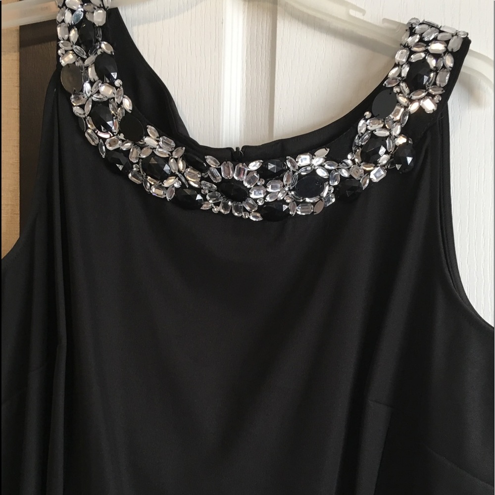 Dress - Picture 3 of 3